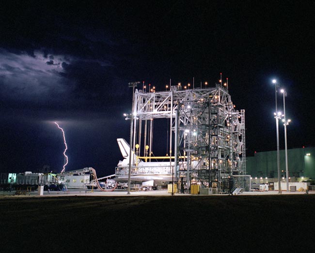 Weather, Technical Glitch Delay Discovery's Return to Florida Spaceport